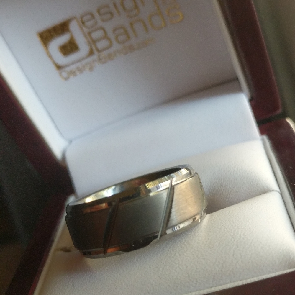 Men's wedding band